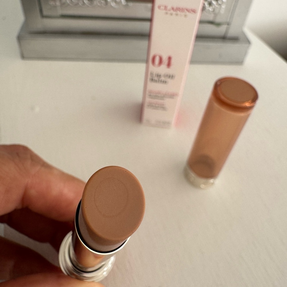 CLARINS LIP OIL BALM WITH A TRIO OF PLANT OILS 2.9 G/0.1 OZ. #04 ALMOND - Picture 3 of 11